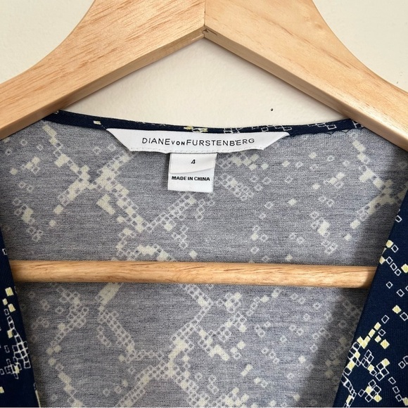 Diane Von Furstenberg Sigourney Wrap Dress in Navy Blue sz  4 - Picture 3 of 5